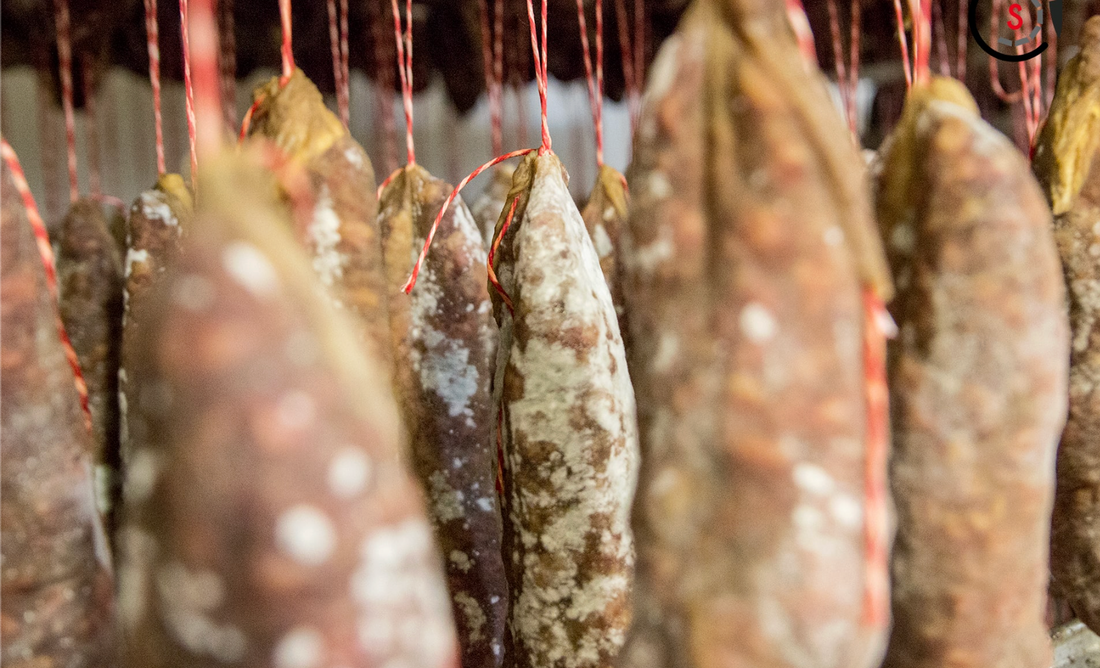 La charcuterie corse artisanale : histoire, terroir et savoir-faire d'une île d'exception